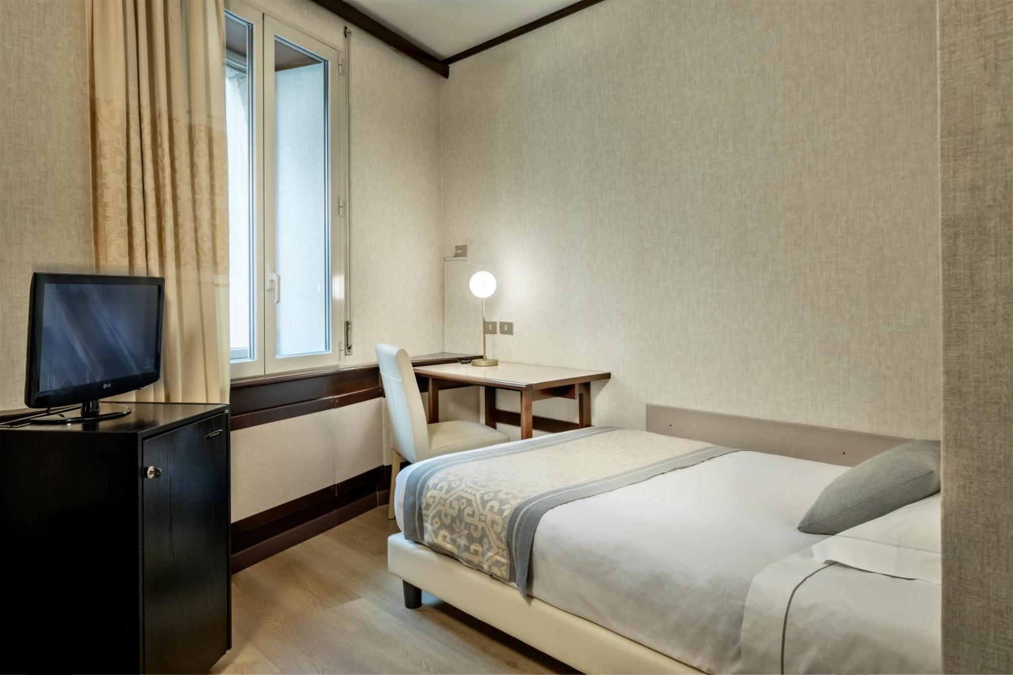 Hotel Italia กาญารี ภายนอก รูปภาพ