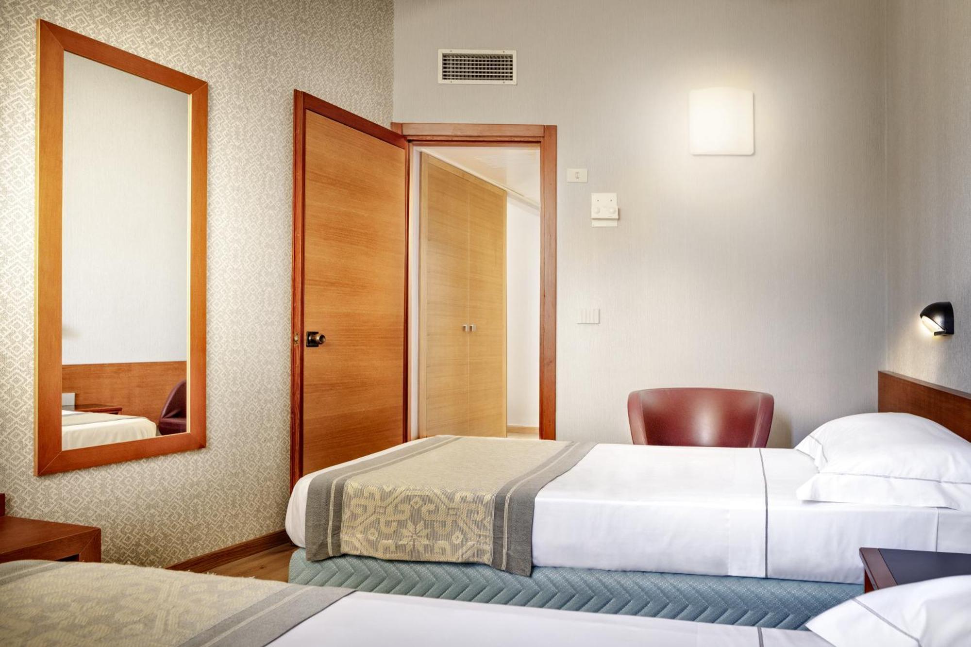 Hotel Italia กาญารี ภายนอก รูปภาพ